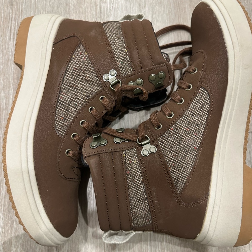 New Merrell Brown Lace-Up Boots with Cream Sole - Picture 12 of 14
